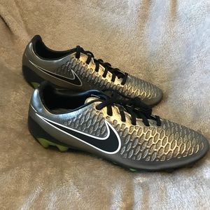 Men’s Nike Magista Opus soccer cleats. Sz 11.5